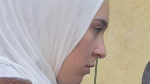 بالبدلة الحمراء.. المتهمة بإنهاء حياة طفلة قطور تظهر أمام استئناف المحلة |صور