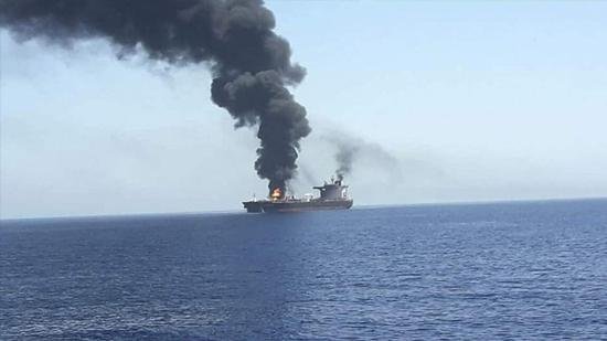 هيئة بريطانية: إصابة ناقلة بشظايا مقذوفات مجهولة قبالة مضيق هرمز