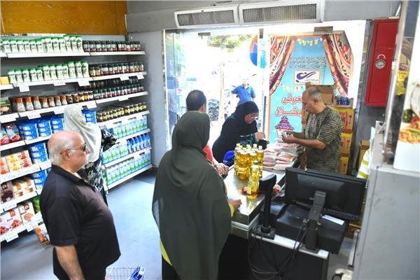 التموين: ضخ سلع مبادرة تخفيض الأسعار في 35 منفذًا تموينيًا بالجيزة