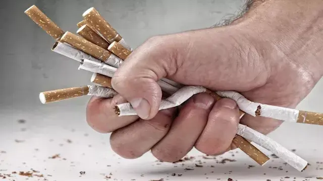 كيف يؤثر التدخين على فرص الحمل لدى الرجال والنساء؟