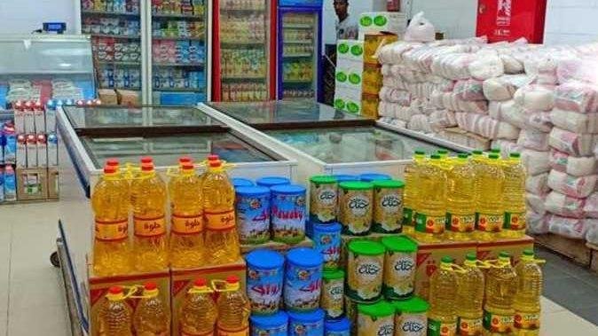 ارتفاع سعر الزيت والسكر.. وكرتونة البيض تتخطى 111 جنيها.. أسعار السلع الأساسية اليوم في الأسواق