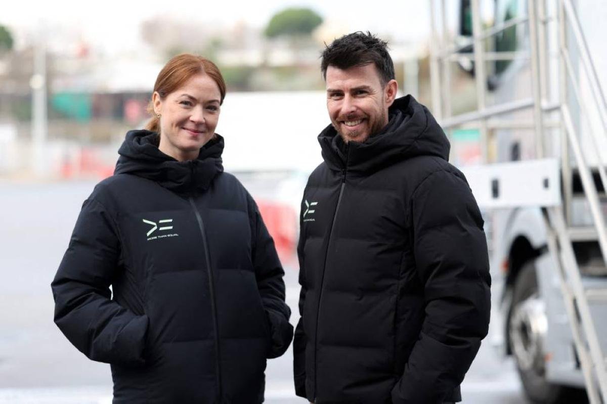 Fast sport slow to change as F...