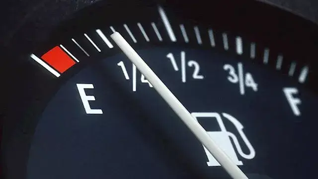 بتستهلك بنزين كتير؟ نصائح مهمة لتقليل استهلاك الوقود وتوفير نفقاتك