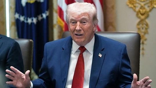 ترامب: نتواصل مع الحوثيين بشكل مستمر.. ووافقوا على عدم قتالنا