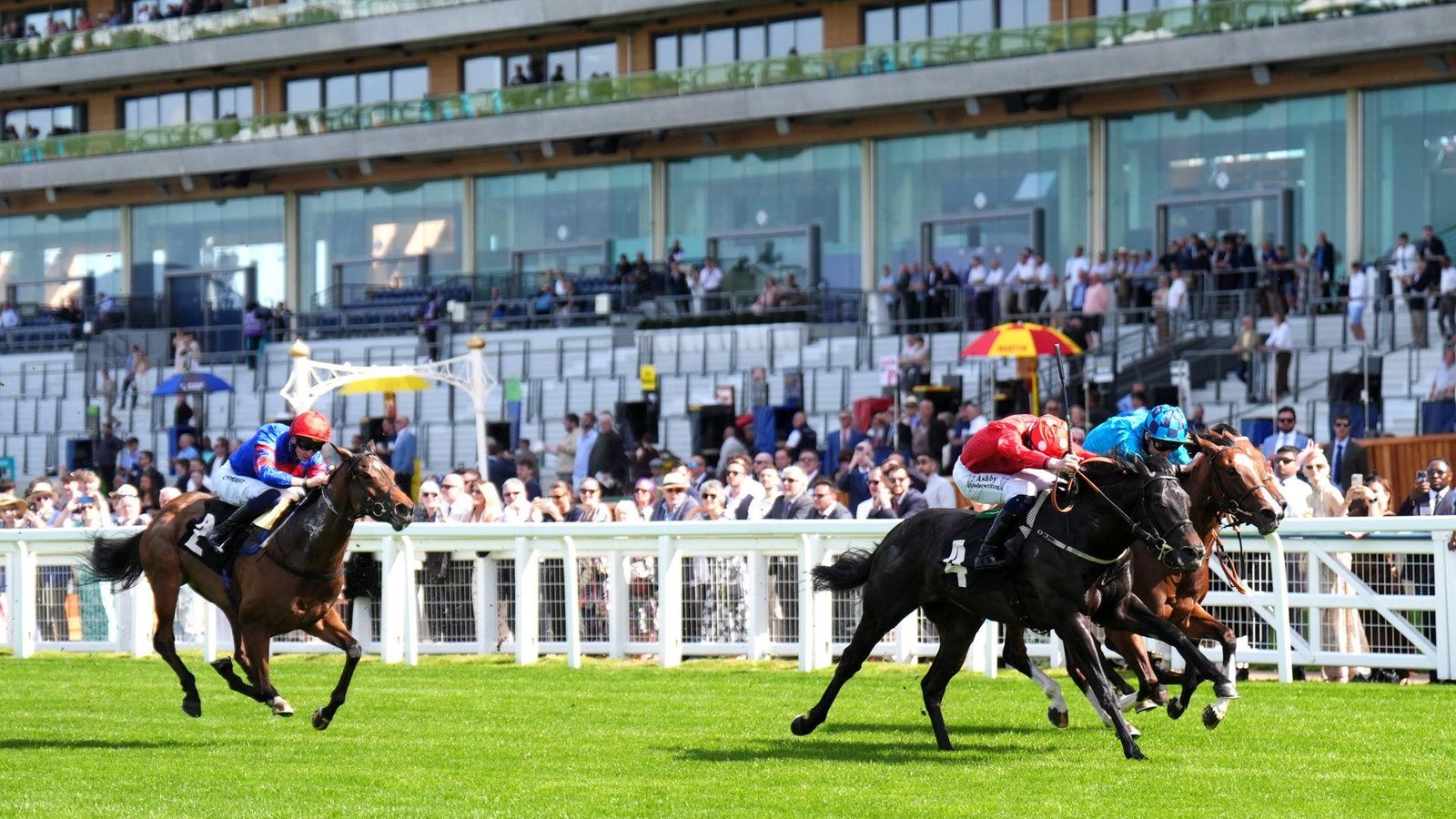 Moonfall returns for more Ascot riches