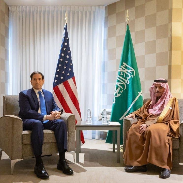 الرياض وواشنطن تؤكدان أهمية حماية الملاحة في هرمز وباب المندب