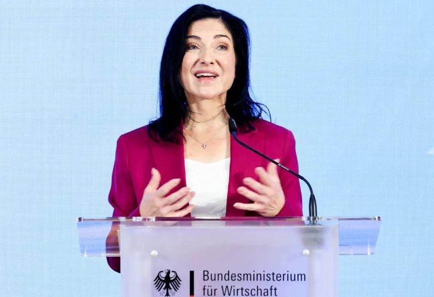وزيرة الاقتصاد الألمانية تستبعد حدوث نقص في الغاز بالبلاد خلال الشتاء