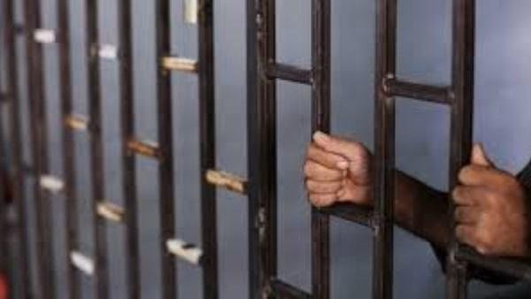 «جرح بالوجه والذراع».. مشاجرة بين طالبين بـ كتر في دمياط والأمن يتدخل