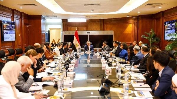 وزير التخطيط يبحث مع البنك الدولي وآخرين إطلاق آلية ضمان تمويل البنية التحتية