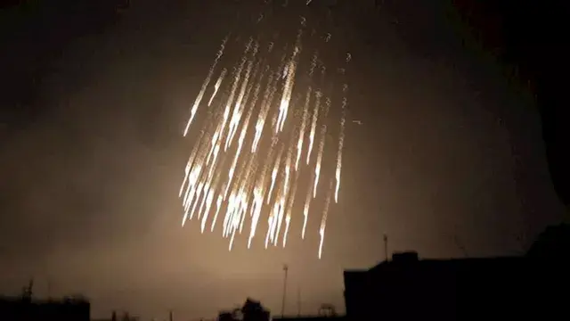 غارات وقنابل وقصف مدفعي إسرائيلي.. ماذا يحدث في جنوب لبنان؟