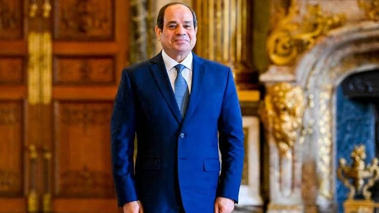 السيسي يبحث مع وزير الدفاع اليوناني تعزيز التعاون العسكري والدفاعي والتنسيق الثلاثي بين مصر واليونان وقبرص
