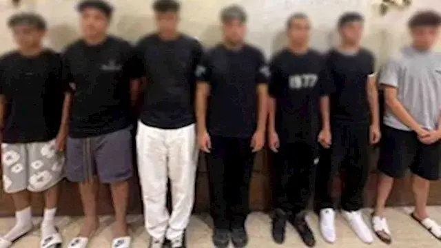 معاكسة فتاة تشعل مشاجرة داخل ت...