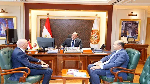 وزير العمل يبحث مع سفير مصر الجديد بلبنان أوضاع العمالة المصرية والتعاون المشترك