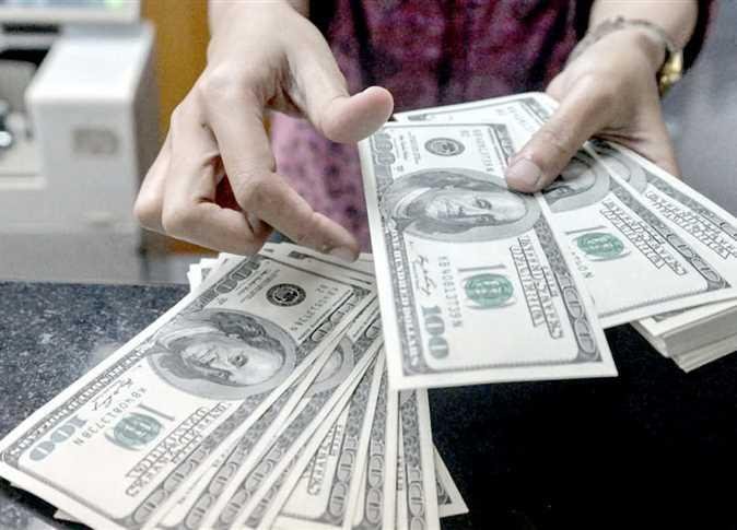بعد تجاوز حاجز الـ 54.. هل يرتفع سعر صرف الدولار لـ 60 جنيها قبل نهاية العام؟ خبير اقتصادي يوضح
