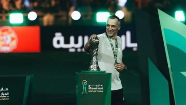 الاتحاد السعودي يحسم مصير دونيس بعد التتويج بـ«خليجي 27»