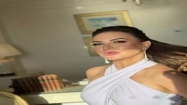 ريهام عبد الغفور تتألق بفستان...