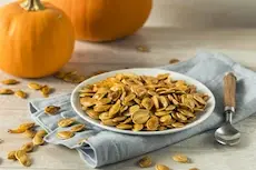 فوائد اللب الأبيض للرجال.. كيف تدعم صحة البروستاتا؟
