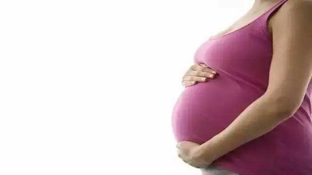 دراسة تحذر الحوامل: ملوثات غير مرئية قد تؤثر على وزن المولود