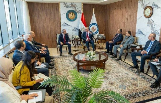 وزير البترول يبحث مع وفد إيني الإيطالية التعجيل بتنمية الاكتشافات الجديدة وزيادة الإنتاج