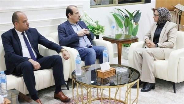 أخبار الوادي الجديد| دعم احتياجات القطاع الصحي.. ومتابعة إجراءات إنشاء مستشفى بلاط الجديد