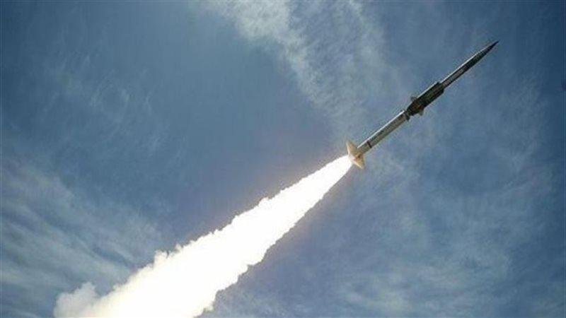 الحوثيون يعلنون مهاجمة مطار الملك خالد الدولي بالرياض بصاروخ باليستي