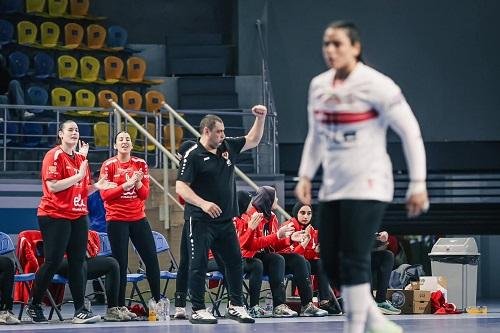 محمد عادل يجتمع بالجهاز الفني لـ«سيدات يد الأهلي» في أنجولا