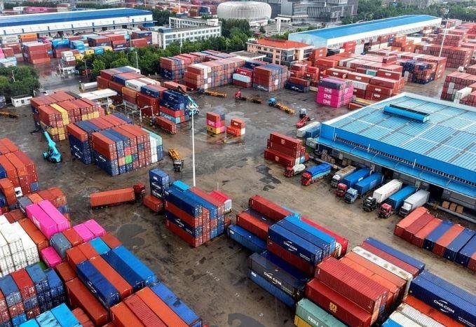صادرات القفازات والجوارب تقفز 83.3% خلال أول 8 أشهور من 2026