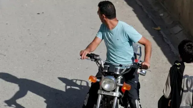"التليفون فاصل شحن".. حيلة مبت...