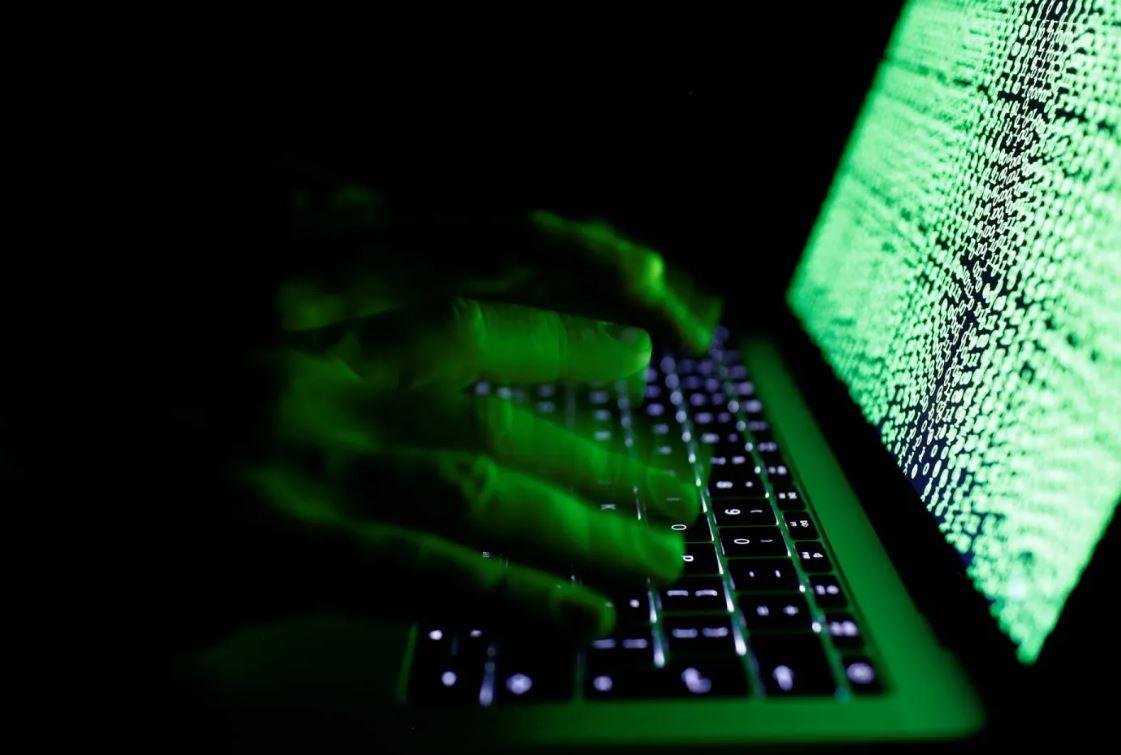 مداهمات في 19 دولة أوروبية بسبب عملية احتيال تتعلق بهواتف محمولة تم بيعها عبر الإنترنت