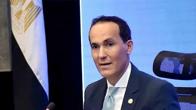 "دبي للاستثمار" تبحث التوسع في...