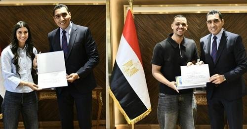 وزير الرياضة يكرم مصطفى عسل وأمينة عرفي بعد تتويجهما ببطولة قطر للإسكواش