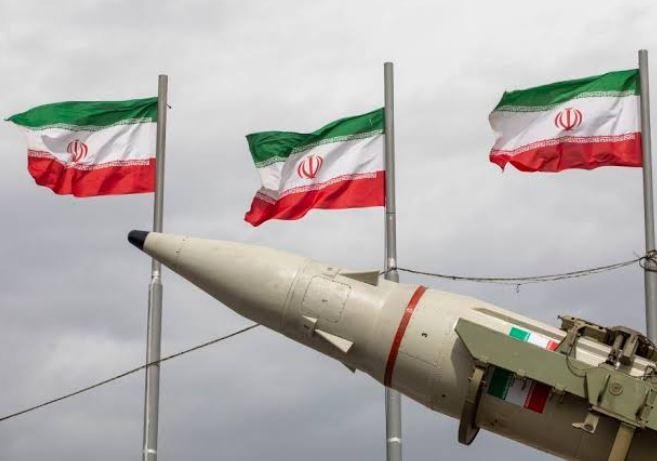 إيران تهدد بشن ضربات موجعة في أنحاء الشرق الأوسط إذا هاجمتها أمريكا