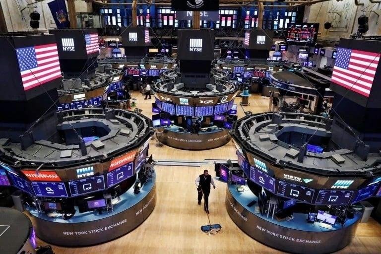 تراجع الأسهم الأمريكية عن مستوياتها القياسية في ختام تعاملات اليوم