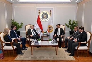 وزارة الصناعة تستضيف مائدة مستديرة للشركات الألمانية لبحث خططها التوسعية وتحدياتها