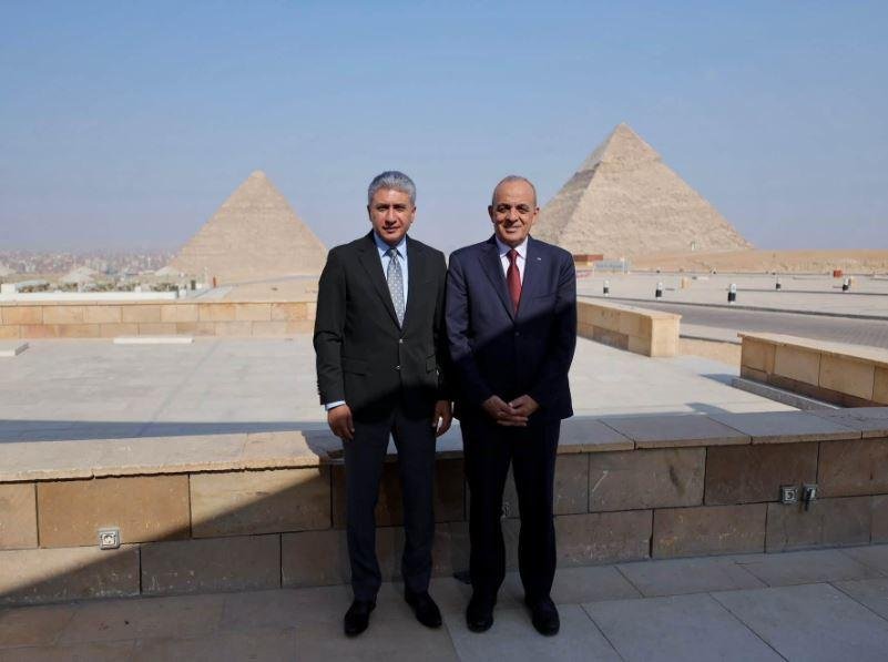 وزير السياحة يبحث مع نظيره الأ...