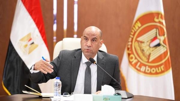 وزير العمل: 1355 فرصة عمل جديد...