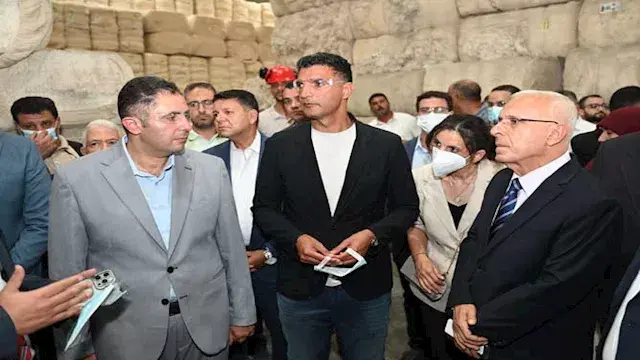 وزير الصناعة يتفقد مجمع مصانع...