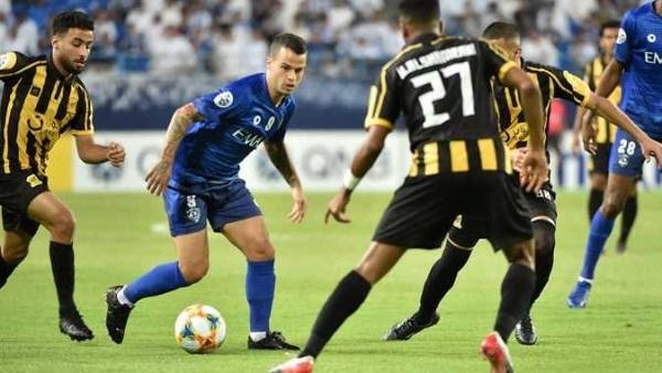 الليلة قمة تكسير العظام في الدوري السعودي.. الهلال يدافع عن الصدارة والاتحاد يخطط لانتزاعها وسط ترقب نيوم
