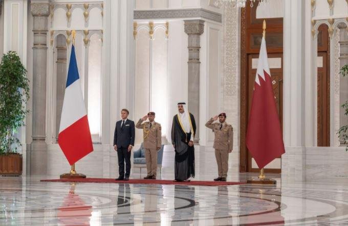 أمير قطر: مباحثات مثمرة جمعتني بالرئيس الفرنسي