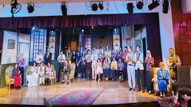 فريق "مسرح قصر العيني" يقدم العرض المسرحي "ماذا حدث في أوليمبس؟"