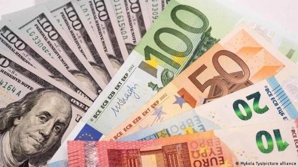 مستهل تعاملات الخميس.. تعرف على أسعار اليورو والإسترليني في بنك مصر