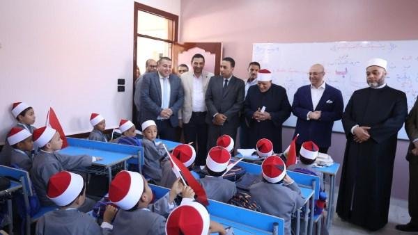 محافظ الفيوم ووكيل قطاع المعاهد يفتتحان معهد أبو بكر الصديق الأزهري
