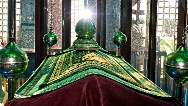 حجران فوق جبل سوهاج وراء حكاية «سبع القرنة».. مقام  يتجاوز عمره القرنين تلجأ إليه السيدات طلبًا للخير والبركة في الماشية