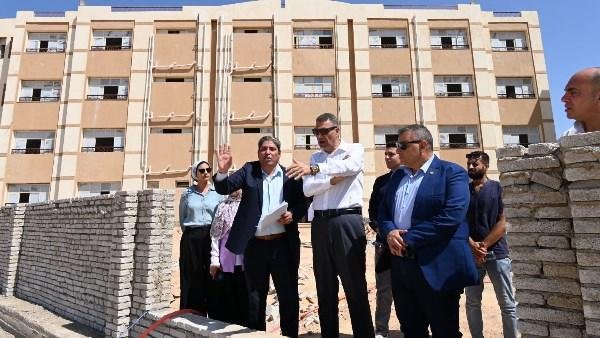 محافظ جنوب سيناء يتفقد مدرسة النيل الدولية بشرم الشيخ ويوجّه بسرعة إنهاء الطرق المحيطة استعدادًا لافتتاحها.. صور