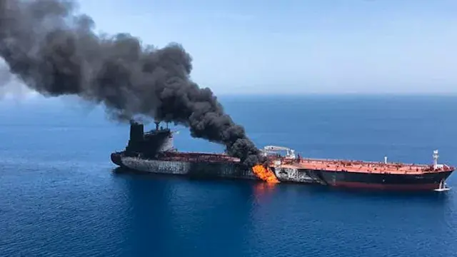 هيئة البحرية البريطانية: استهداف ناقلة نفط في مضيق هرمز