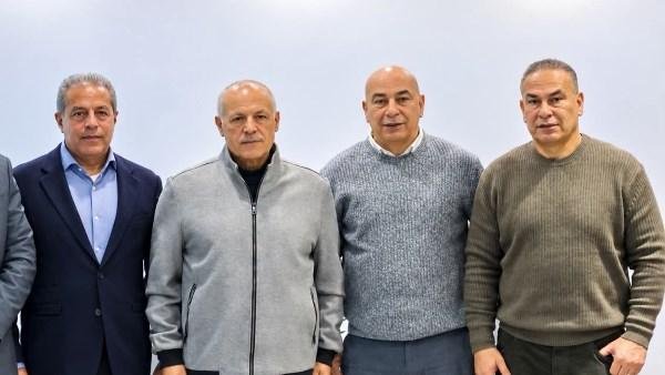 أضا: أبو ريدة يجتمع مع نقيب الصحفيين بعد العودة من زيوريخ لإنهاء أزمة حسام حسن مع النقاد الرياضيين