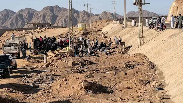 الدفع بـ 25 سيارة إسعاف ومعدات...