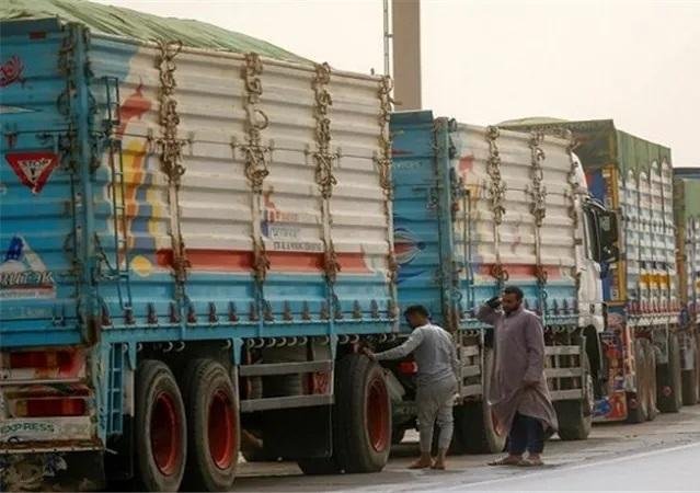 لحماية السائقين.. تحذيرات مصرية لشاحنات نقل البضائع داخل السودان