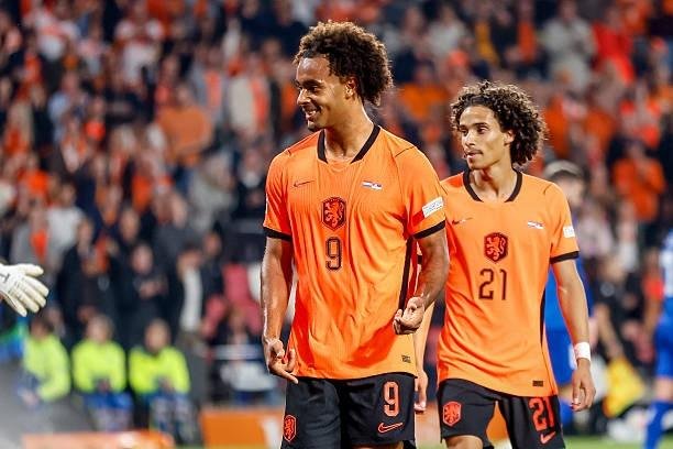 هولندا تستعيد نغمة الانتصارات بثنائية أمام صربيا في دوري الأمم الأوروبية