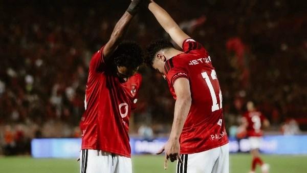 ناقد رياضي يكشف سبب غضب «عموتة» من إمام عاشور.. وخطة صفقات الأهلي الجديدة في يناير